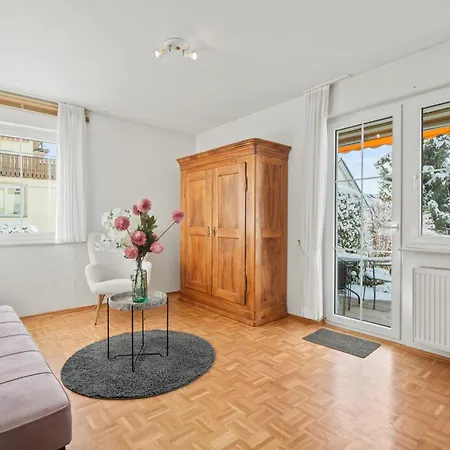 Seewiese Mit Grossem Garten Und Autemberaubenden Alpenpanorama Apartment Friedrichshafen