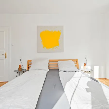 Seewiese Mit Grossem Garten Und Autemberaubenden Alpenpanorama *